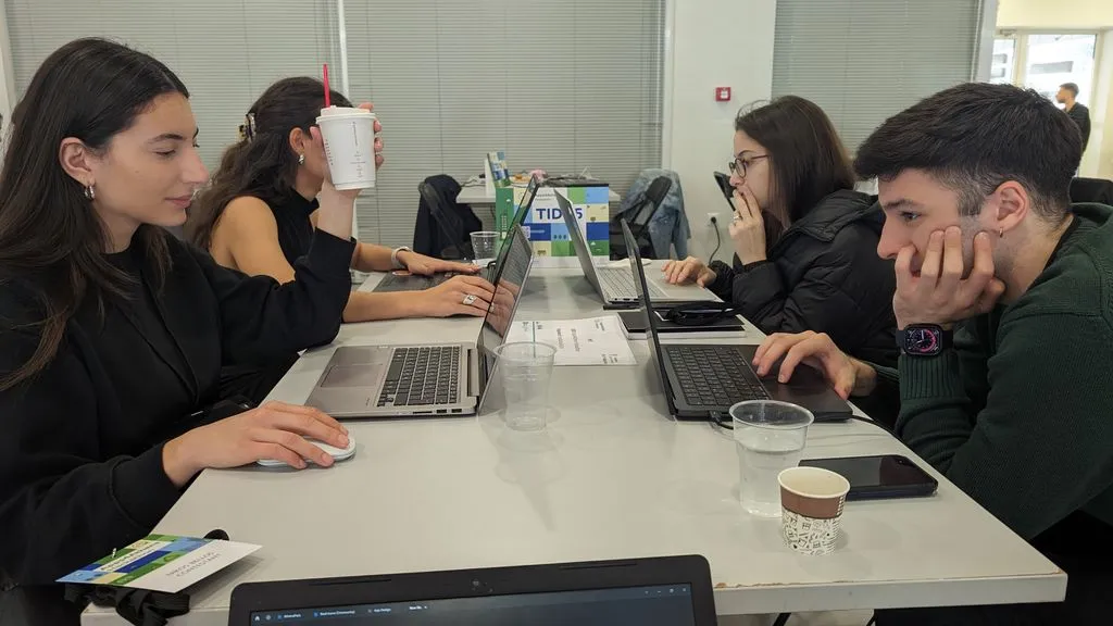 CALT team working to demo idea at Apps4Athens ALT